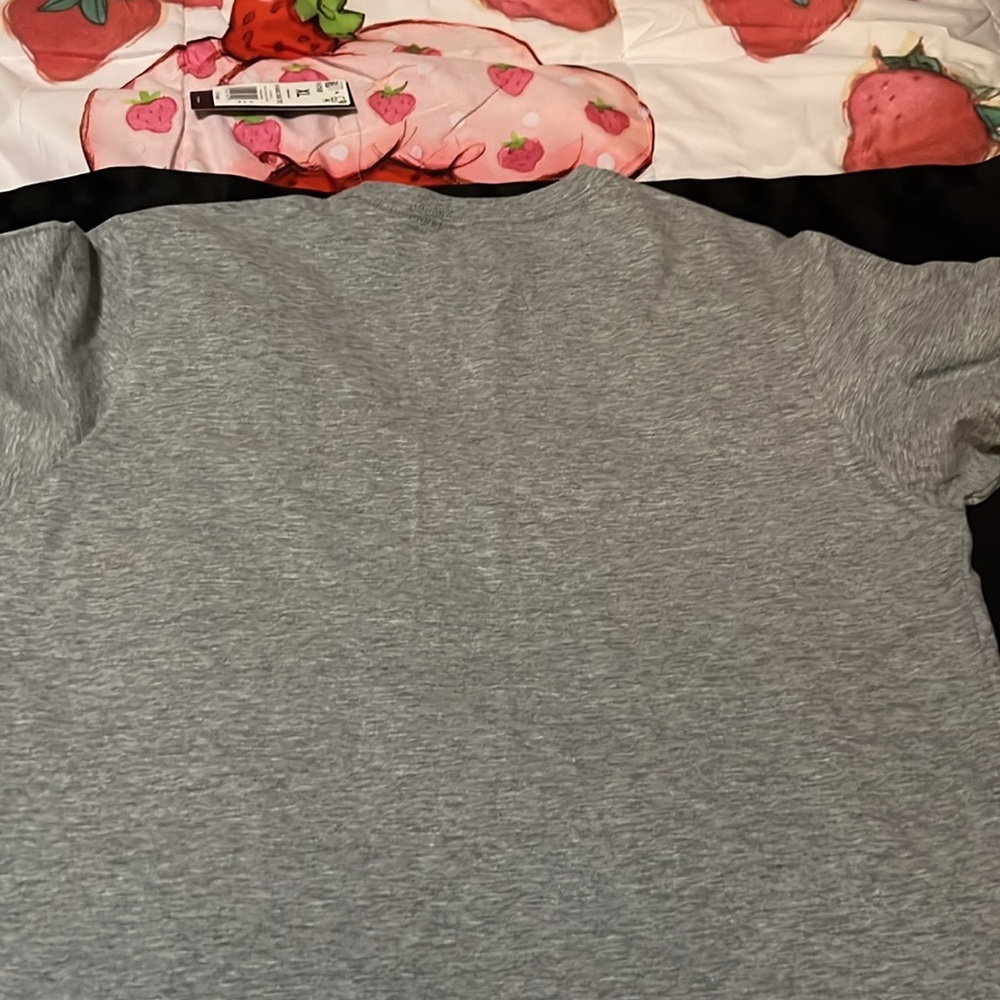 Women’s  Xl adidas gray short sleeve t-shirt, nwt - Picture 4 of 4